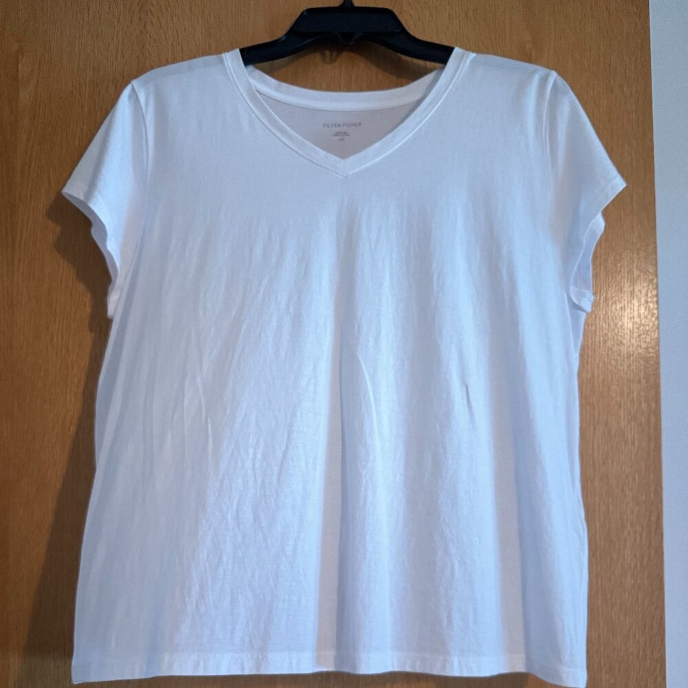 EILEEN FISHER EUC WHITE VNECK TSHIRT